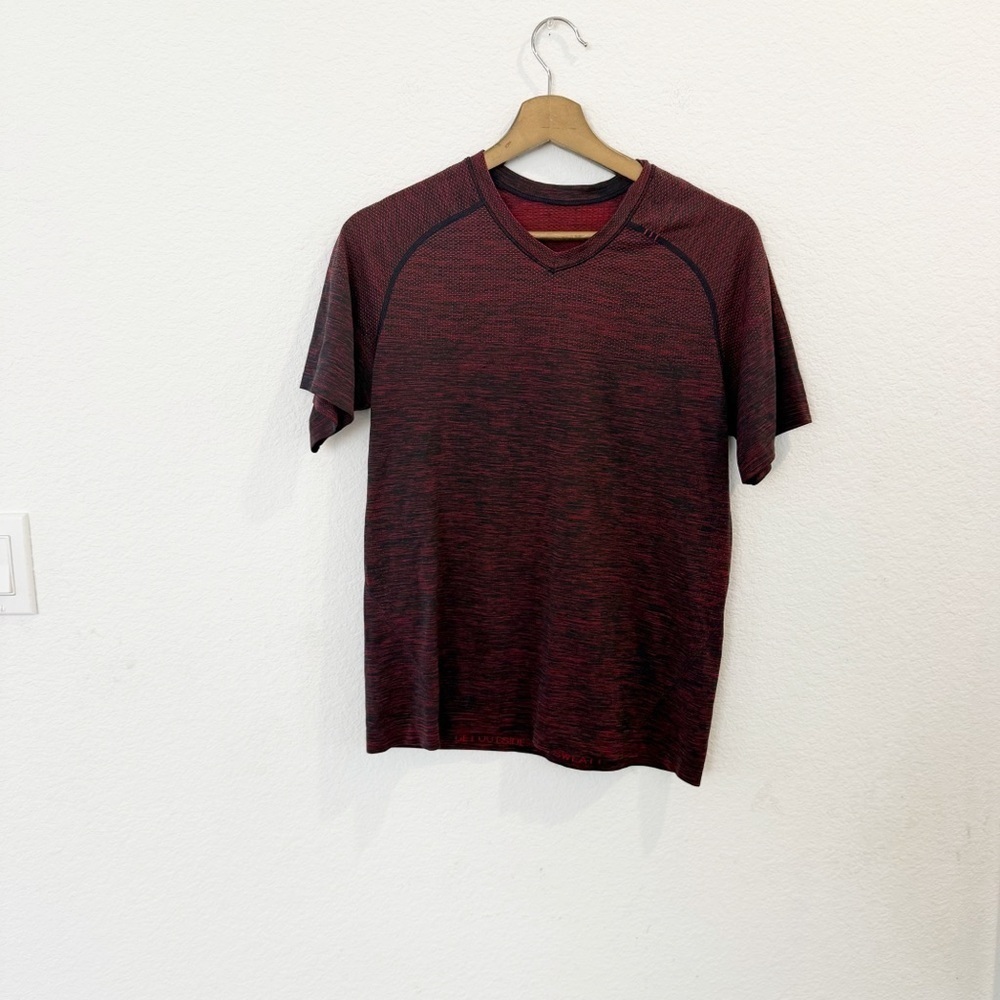 Lululemon- Men’s Metal Vent Tech Short Sleeve V-Neck  Shirt - S